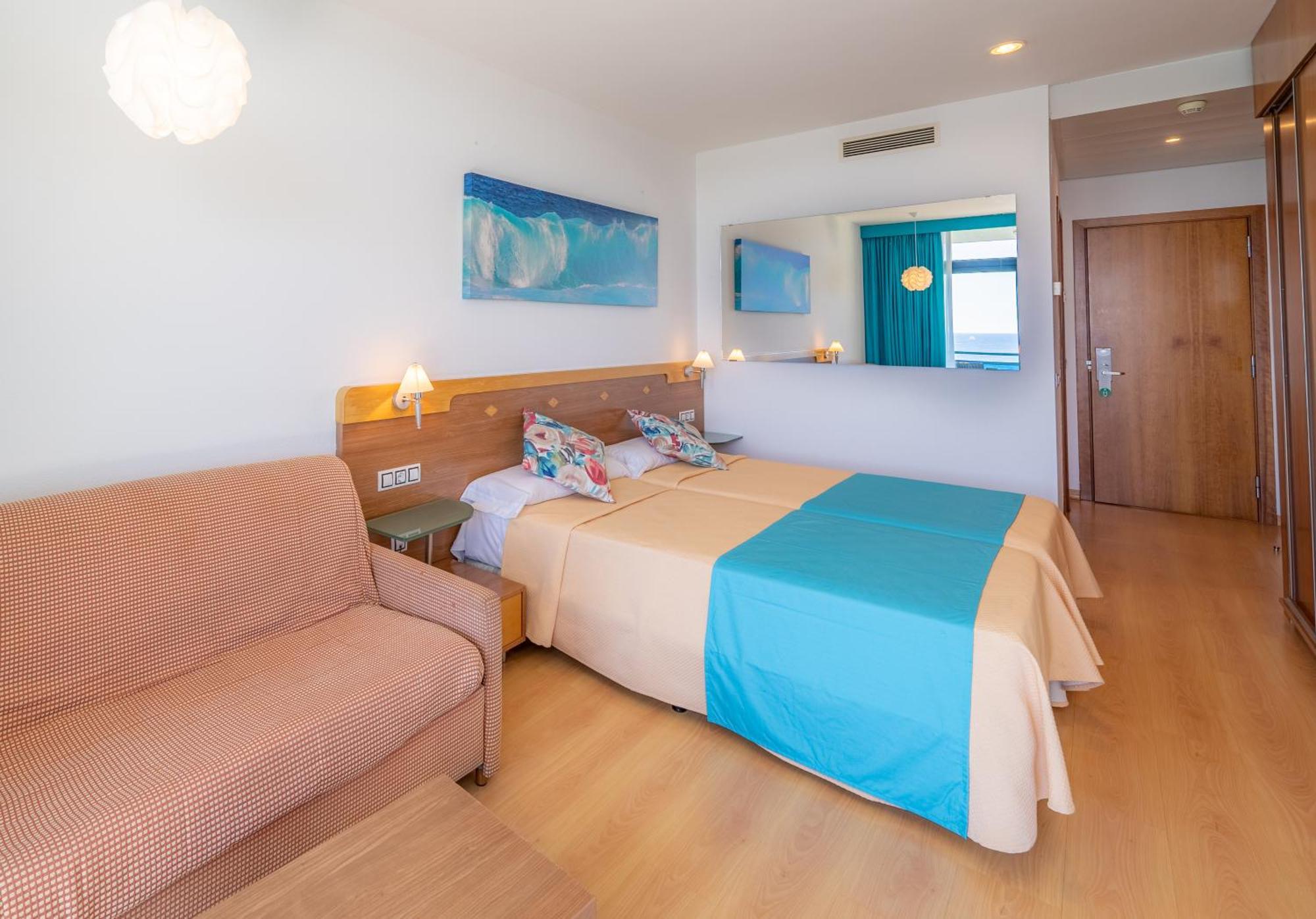 Triple Room,520815465:JPEG